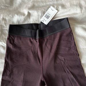 NWT Women's NEW Leggings ALALA color Plum size M
